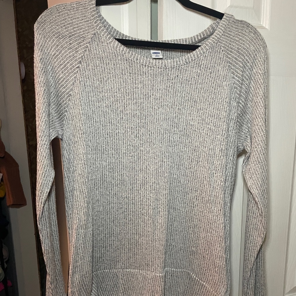 Old Navy Women's Light Gray Crew Neck Sweater